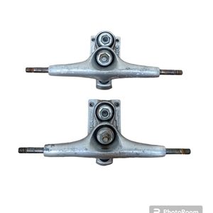 Gullwing Trucks "Thunder" Skateboard